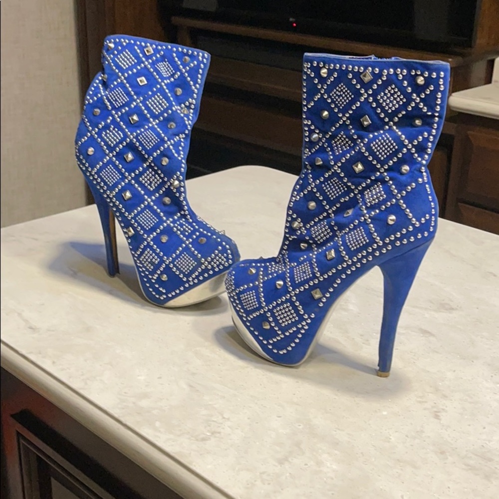 Shoes - Picture 3 of 3